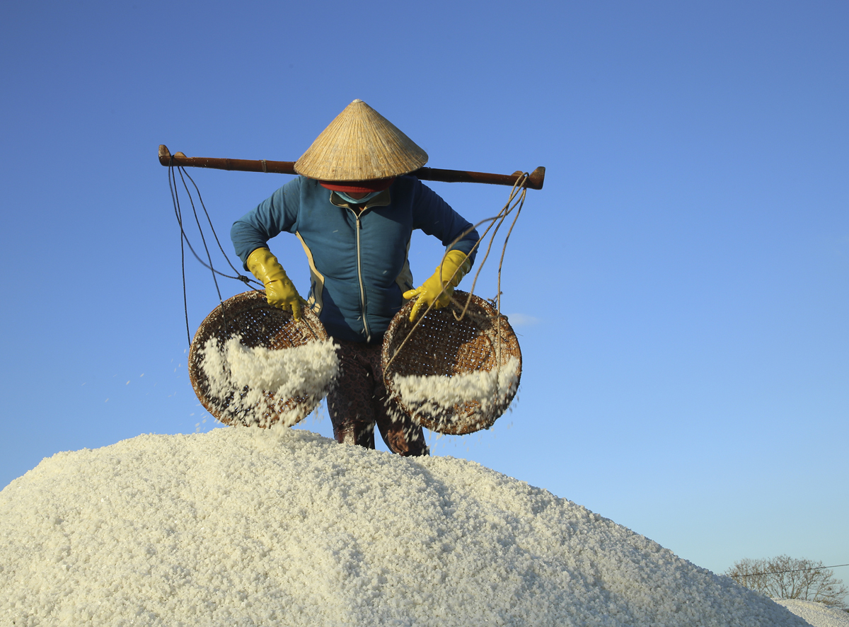 Muối Cát Minh trắng, hạt đều.
